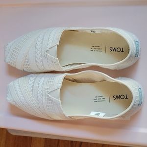 TOMS Chevron Lace White Slip-ons